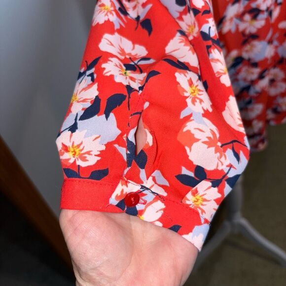 Cynthia Rowley red floral flowy lightweight blouse size M - Picture 6 of 10